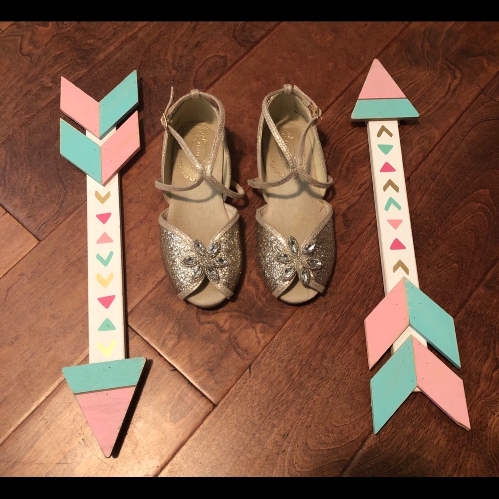 Size 1 Little Girls Joyfolie dress shoes